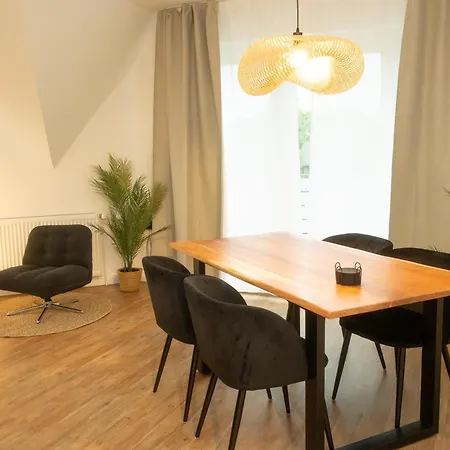 Sonnige Mit Balkon Und Gute Lage Διαμέρισμα