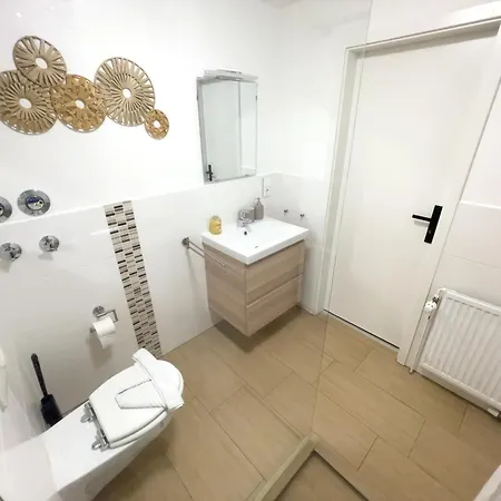 Sonnige Mit Balkon Und Gute Lage Διαμέρισμα *