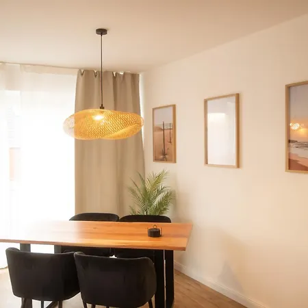 Sonnige Mit Balkon Und Gute Lage Διαμέρισμα